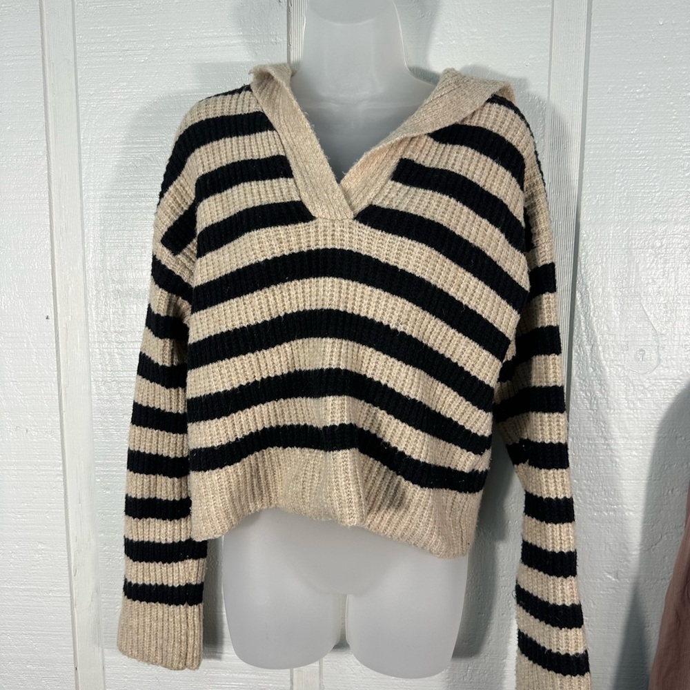 Sincerely Jules Black and Tan Striped Sweater Size Medium NWOT - Picture 4 of 10